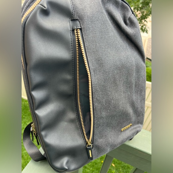 north face grey backpack The NF0A52S7 Dyno Backpack, Mid Dark Heather/ TNF Black / OSFA color_Nike_NKDM3978 Brand:Dior Nike Kids' Nike Elemental day comfort